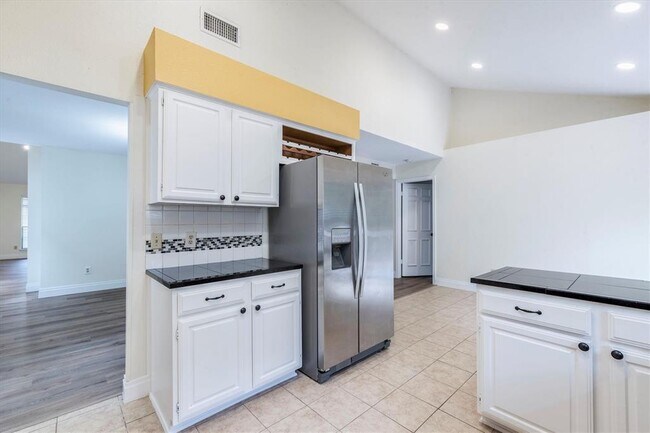 Building Photo - 13109 Marble Falls Cove