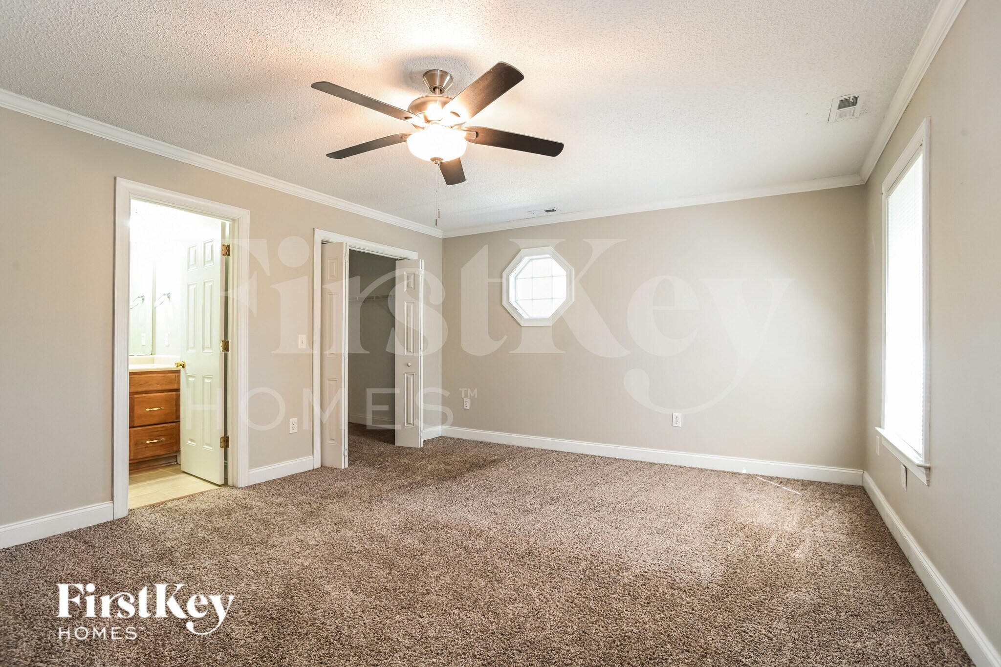 Building Photo - 811 Willow Ln