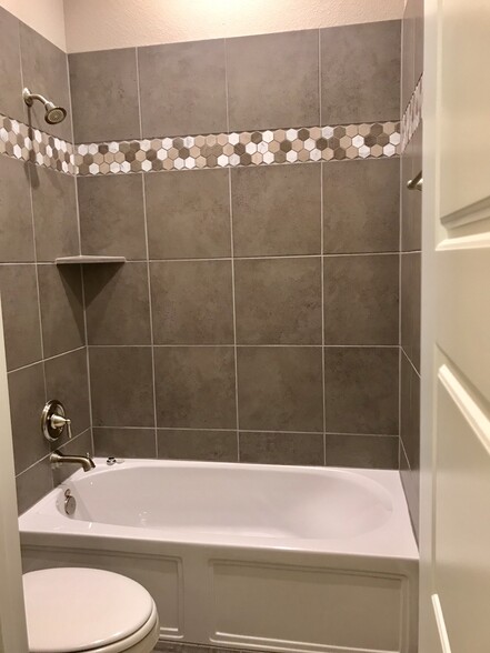 Full Bath 2 - 3750 E Palm Valley Blvd