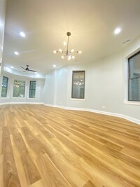 Building Photo - 1305 E 69th St