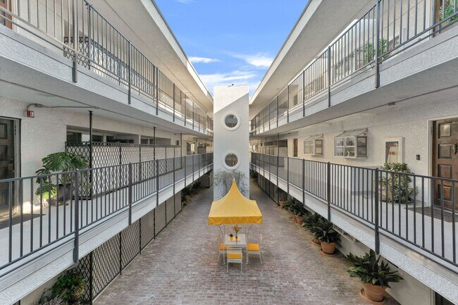 Building Photo - 4950 Louise Ave