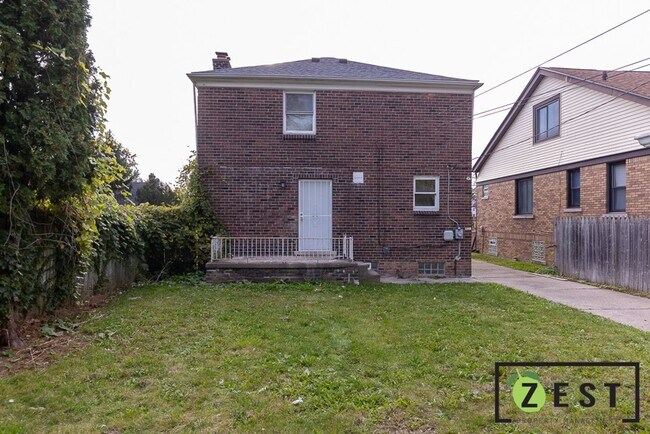 Building Photo - - BEAUTIFUL 3-BEDROOM 1 BATHROOM  April 11th 2-2:30 pm!