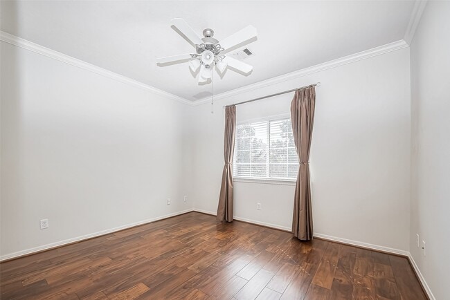 Building Photo - 1522 Olive Park