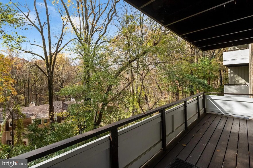 Covered Back Porch with great view - 7529 Spring Lake Dr
