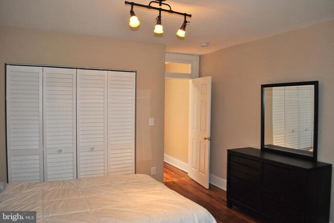 Primary Photo - 127 10th St SE