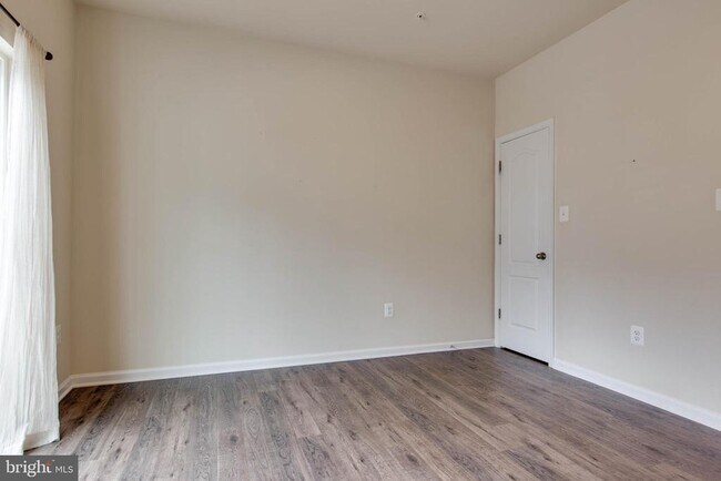 Building Photo - 1022 Linden Dr