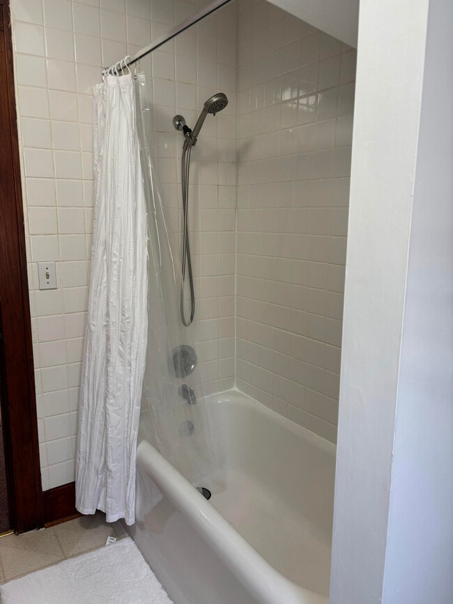 Building Photo - 2119 Lasalle St