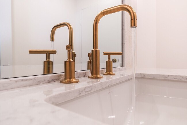 Designer Fixtures - 10430 Wilshire Blvd