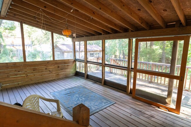 Building Photo - 882 Cherokee Rd