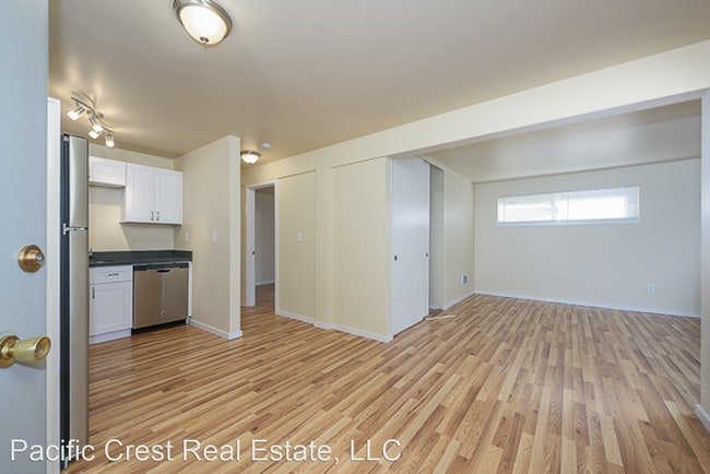 Building Photo - 1000 E Aloha St