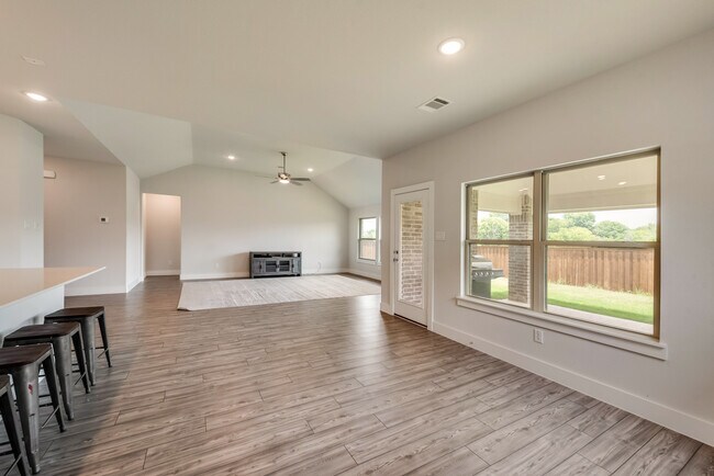 Building Photo - 243 Frio Dr