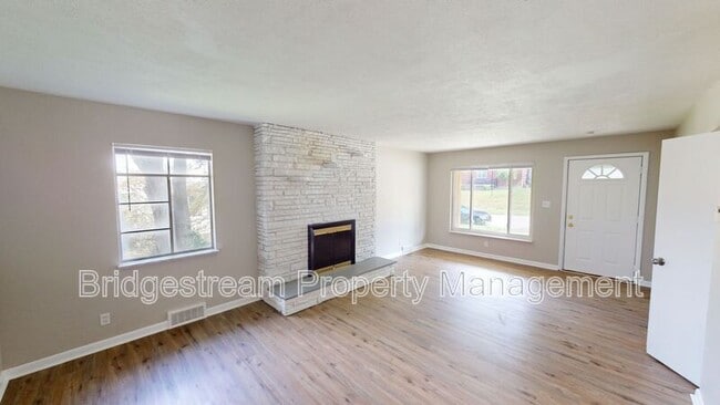 Building Photo - 23 Murray Dr