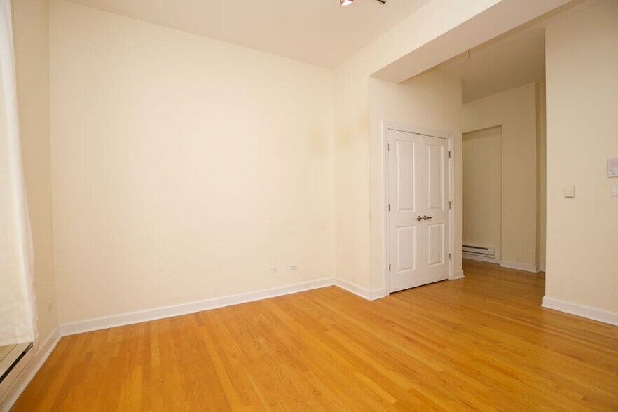 Building Photo - 4715 N Sheridan Rd