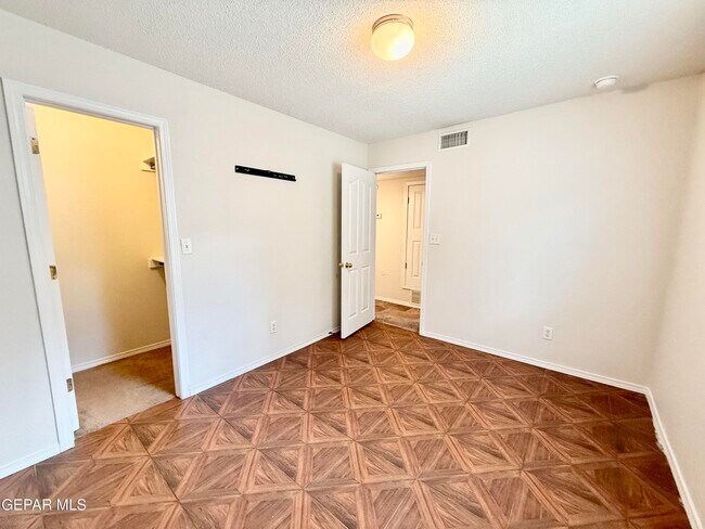 Building Photo - 12720 Tierra Mina Dr