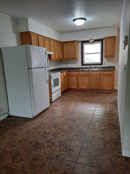 Building Photo - 3135 Runway Ave