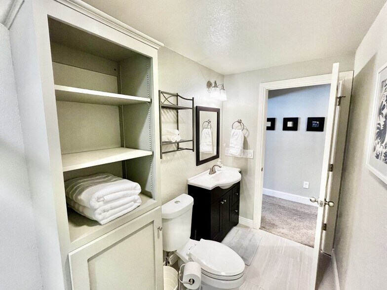 Building Photo - 14547 Broomfield Dr
