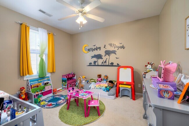 Building Photo - 3200 Mayflower Ln