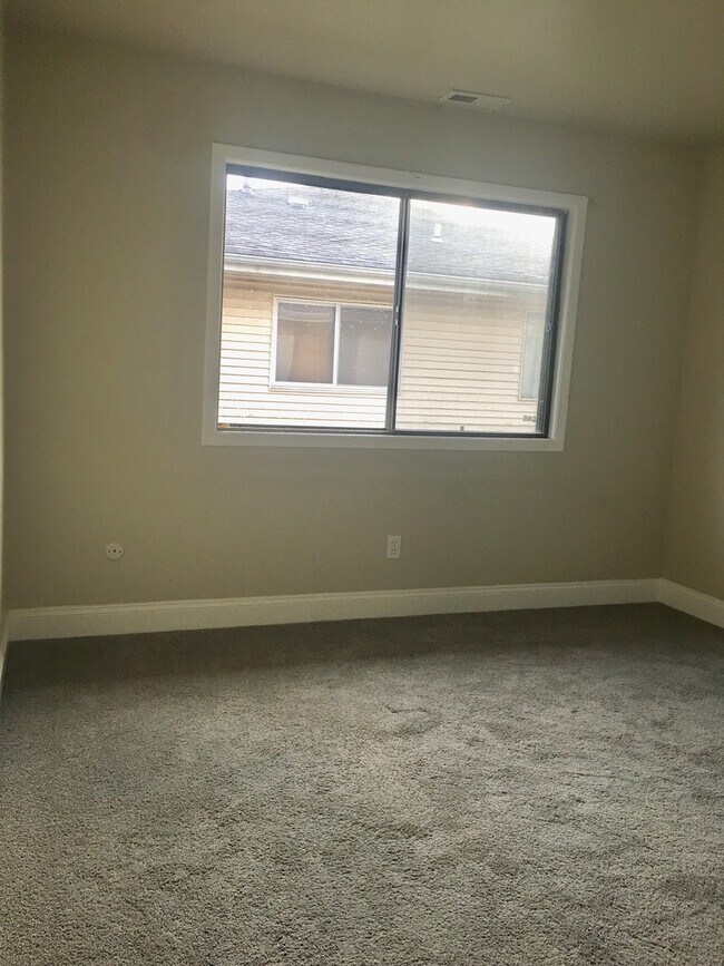 Building Photo - 6883 Fillmore Dr