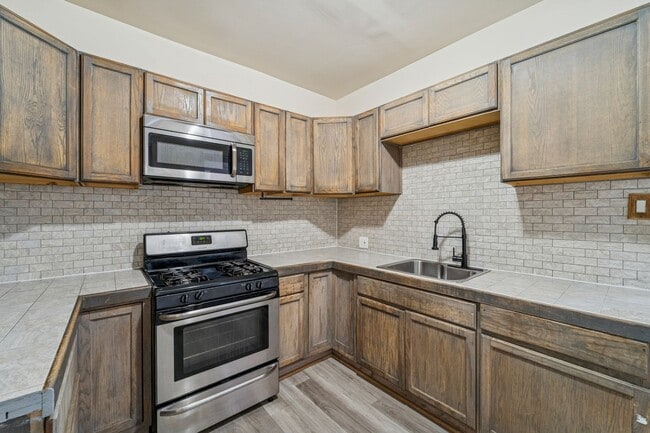 Building Photo - 4843 N Lawrence St