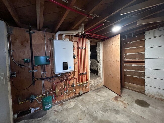 Building Photo - Cozy 2 Bed, 1 Bath Cottage in the Heart of Hamilton