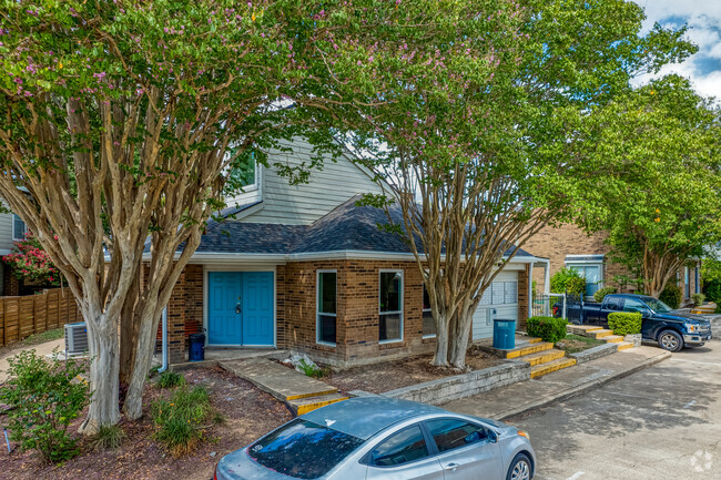 Building Photo - Willowbrook North Townhomes