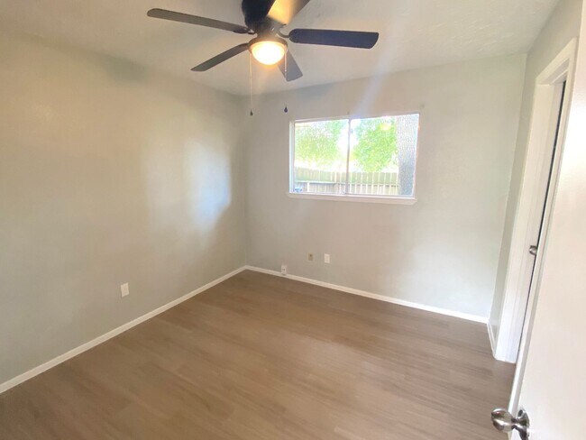 Building Photo - MAKE THE SMART MOVE TO SOMMERALL