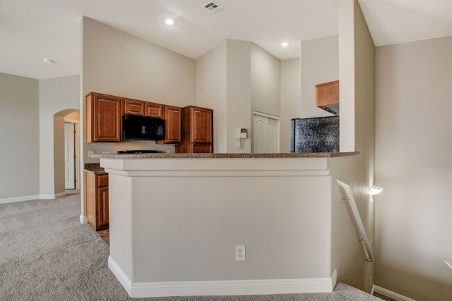 Building Photo - 2 BR Aliante Townhome with Attached Garage...