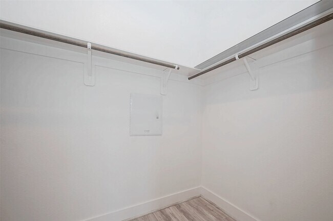 Building Photo - 10014 Granary Dr