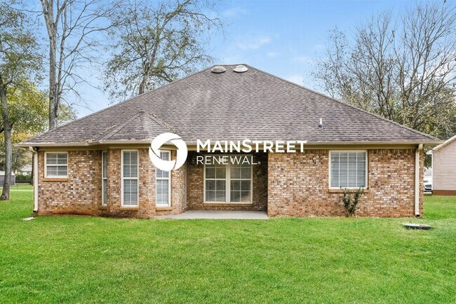 Building Photo - 3 Bedroom Pet-Friendly Home in HUNTSVILLE, AL with Main Street Renewal