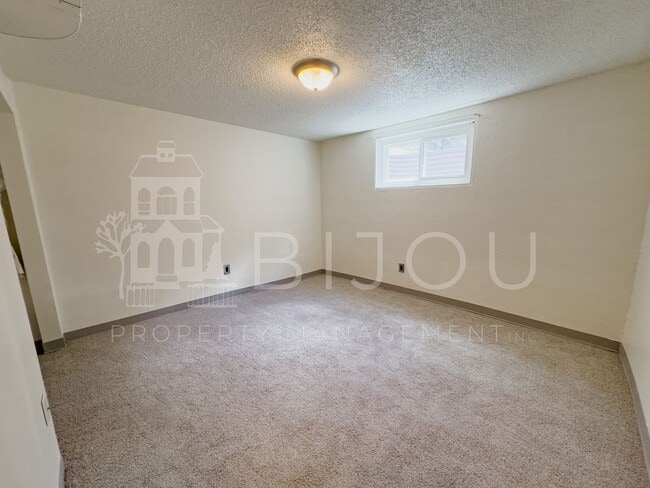 Building Photo - 3306 W Platte Ave