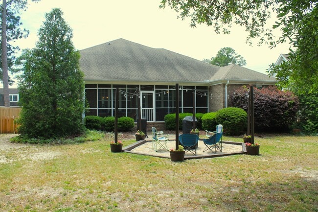 Building Photo - 215 Kelly Rd