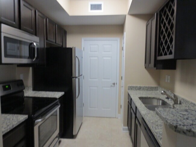 Building Photo - Beautiful 2B/2B Apartment in FWB in Pristine Nature Setting!