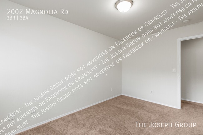 Building Photo - 2002 Magnolia Rd