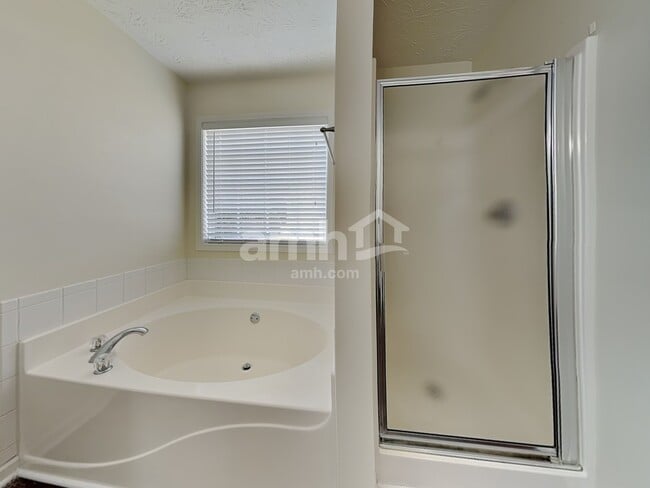 Building Photo - 2347 Swan Lake Dr SW