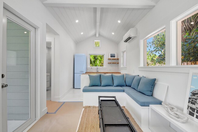 Building Photo - 220 S L St