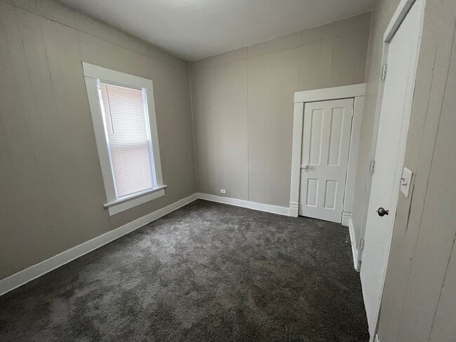 Building Photo - 3 Bed/1 bath home with 2 car garage for rent!