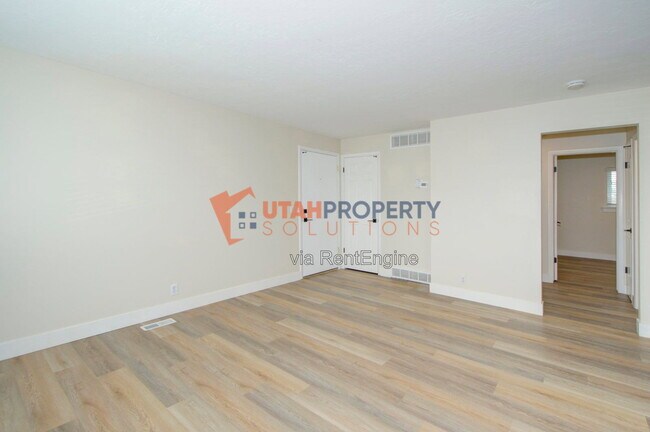 Building Photo - 3910 1040 E