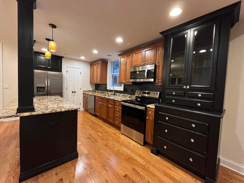 Building Photo - 541 Wesley Ave