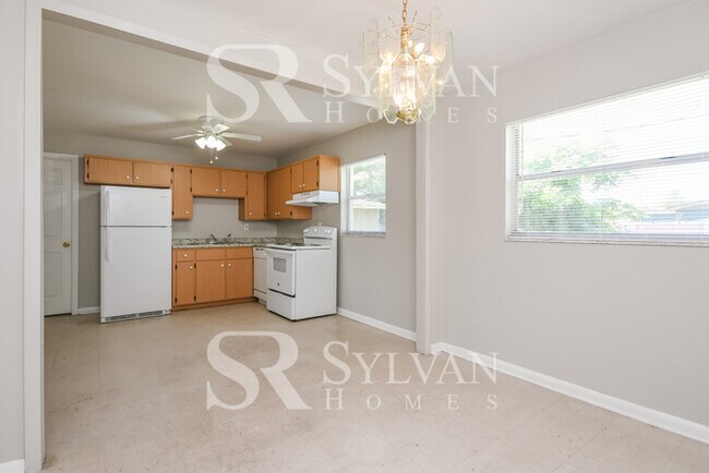 Building Photo - The living is easy in this 3 bedroom, 1 ba...