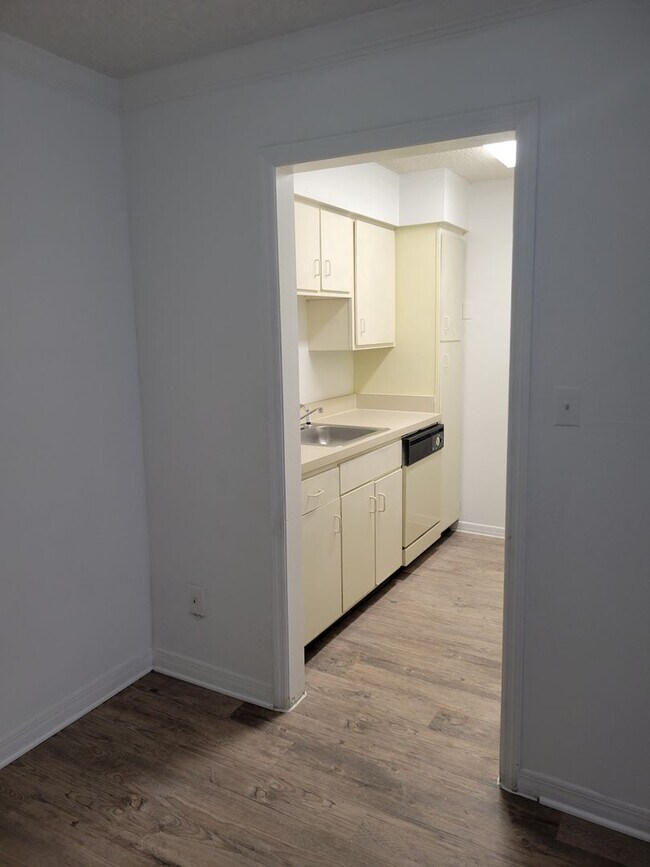 Building Photo - Two bedroom condo