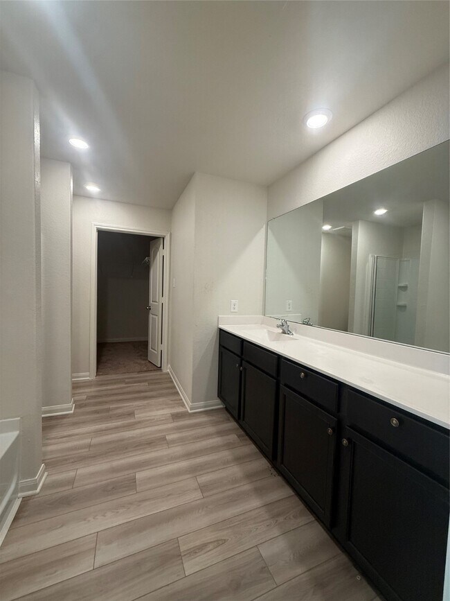 Building Photo - 473 Amberwood Pk Dr