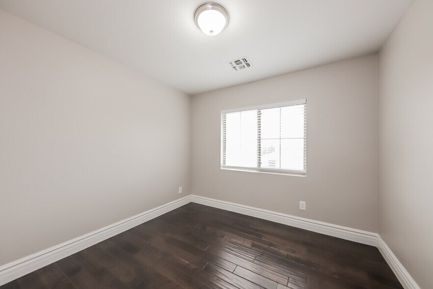 Building Photo - 4036 W Buckskin Trail