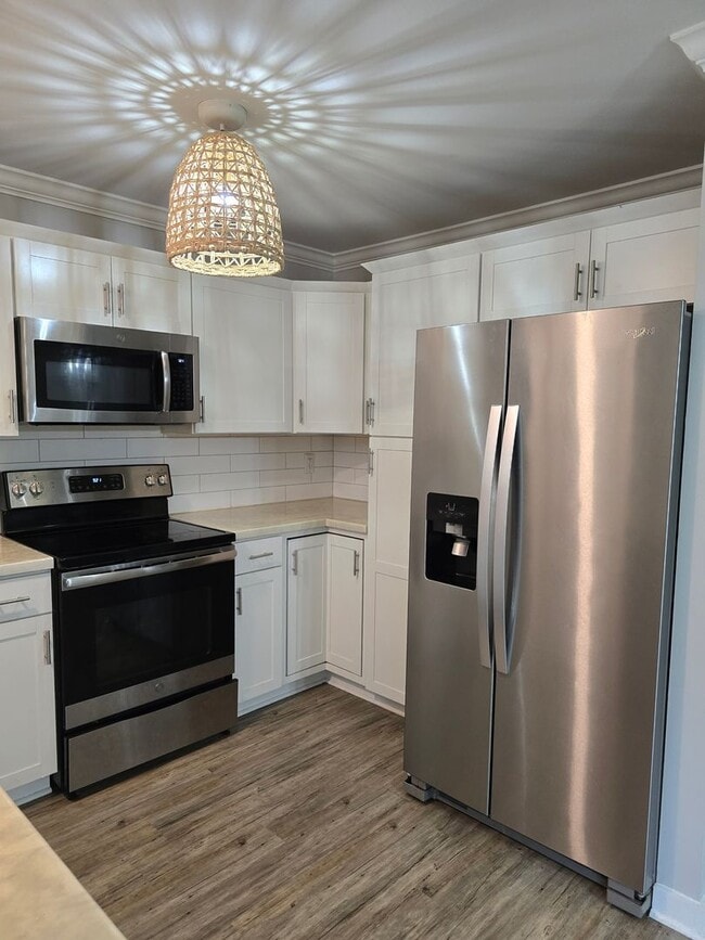 Building Photo - NEW LISTING!!!!!