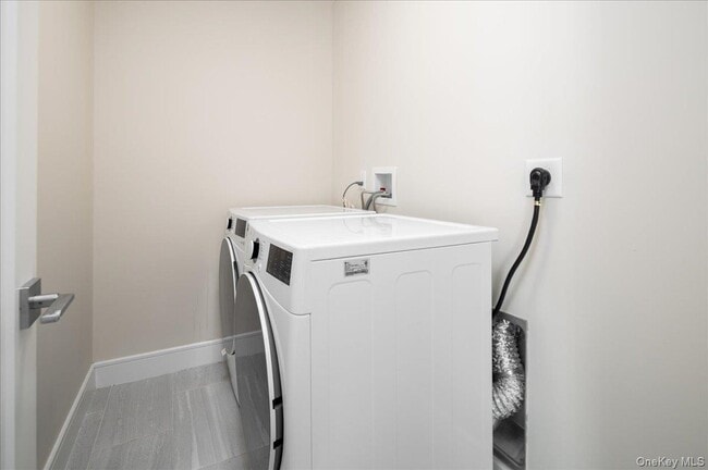 Building Photo - 91 Rockwell St