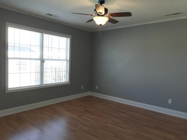 Building Photo - 1709 Sails Way