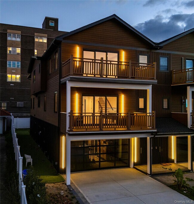 Building Photo - 622 W Penn St