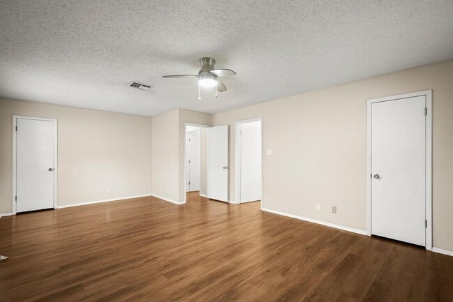 Building Photo - 10703 Parkfield Dr