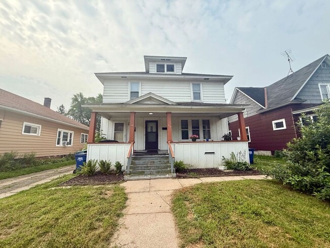 Building Photo - 707 E Thomas St