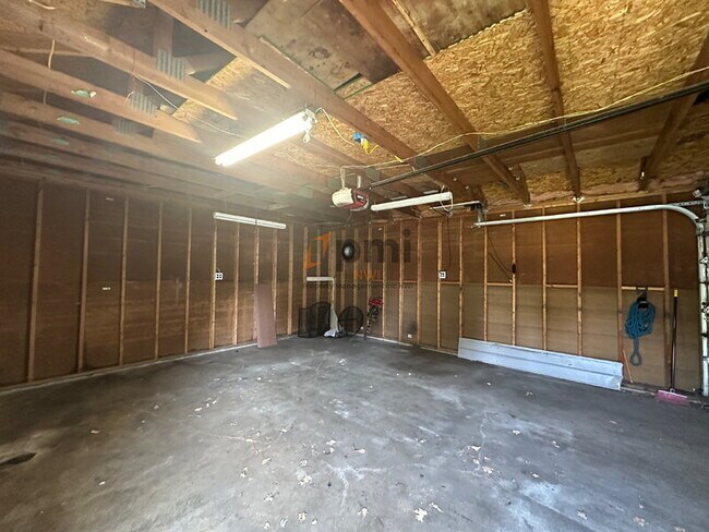 Building Photo - 203 Locust St