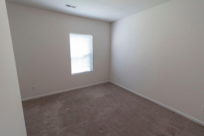 Building Photo - 3324 E St Charles Rd